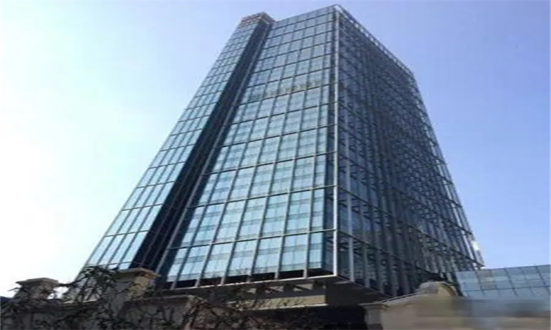 深圳市龙岗区千百年商业大厦：地理位置优势，交通条件优势，办公环境优势，文化氛围浓厚